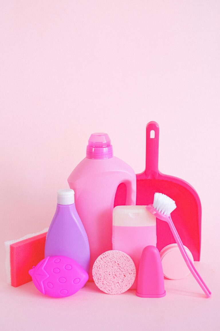 <p>everyday plastics and cancer risk </p>
