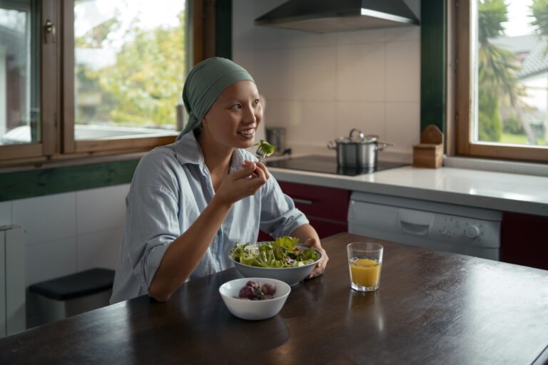 <p>Woman with cancer eating a meal </p>
<p>Woman with cancer eating a meal </p>